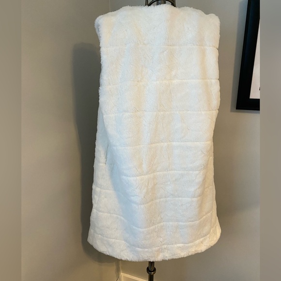 NWOT Xtra Long Faux Fur Vest - Picture 7 of 7